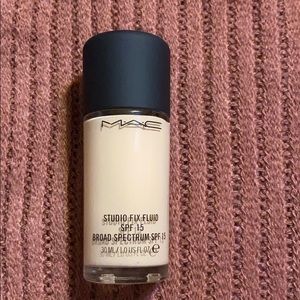 MAC Studio Fluid Fix SPF 15 in Shade N4
